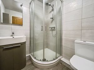 Shower room- click for photo gallery